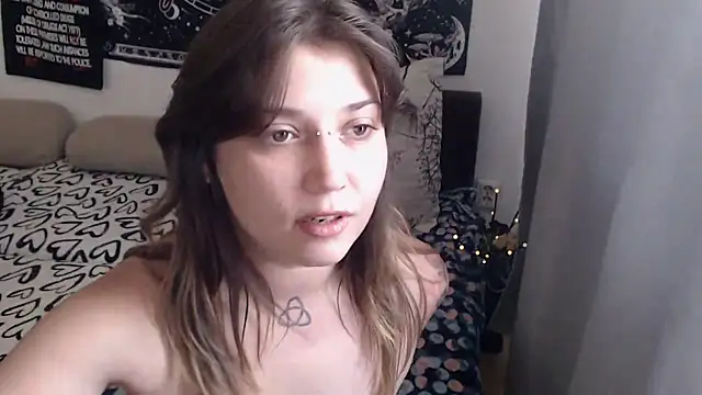 AlienforTwenty live sex cam