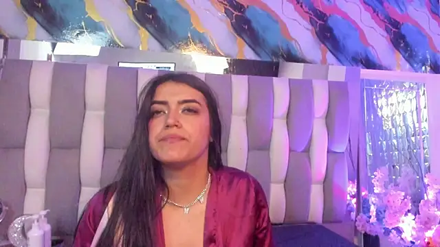 IsaDiiaz live cam on StripChat
