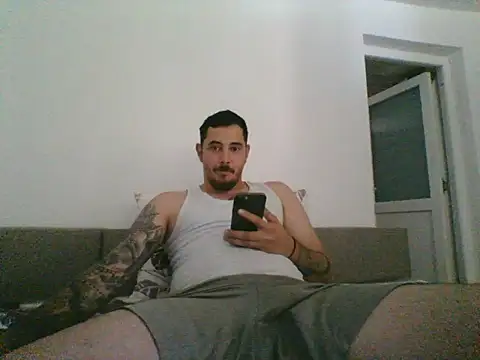DaNNyeL016 live cam on StripChat