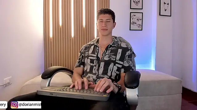 Dorianmistery2322_ webcam