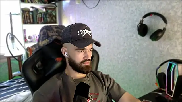 _Serious_Man webcam