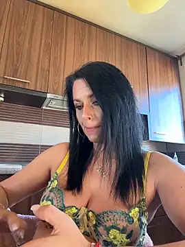 Hotmomcheckk_ webcam