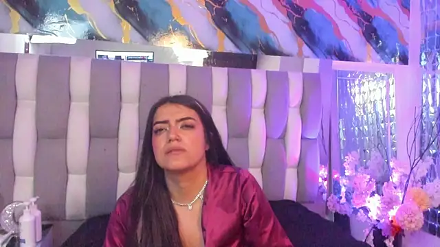 IsaDiiaz live cam on StripChat