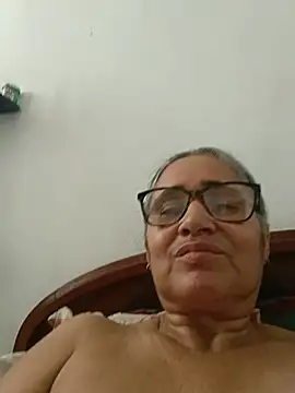 _candi (F mature) - Panty en el pussy