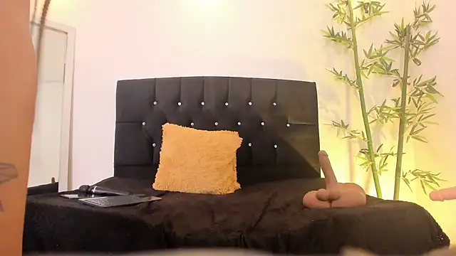 kenya_carper (F milf) - Rub clit+ saliva + 2 min cont machine