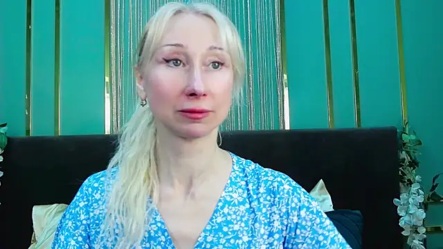 kissdreamm (F mature) - topless dance