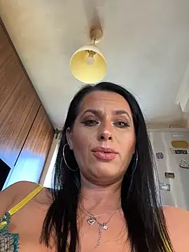 Hotmomcheckk_