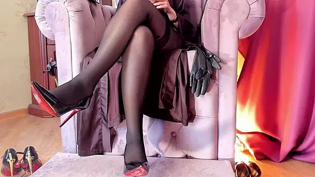 LadyLeather webcam