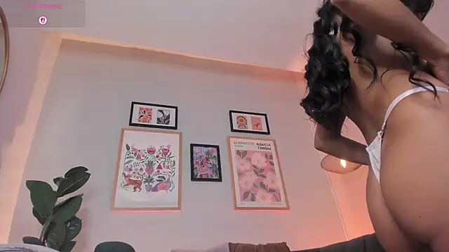 Tiffany_Low webcam