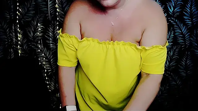 Olivia_playful webcam
