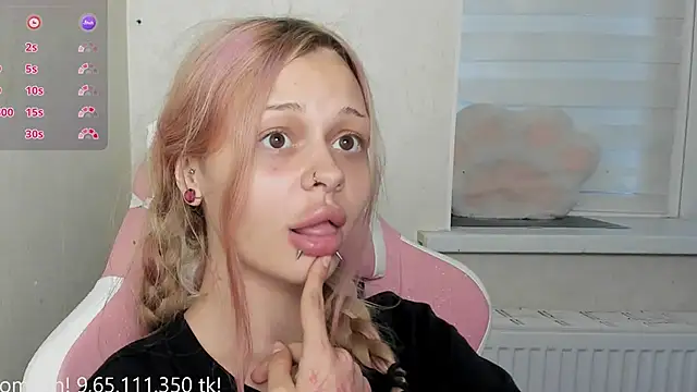 MelonyEmo webcam