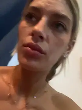 Bellalolahot webcam