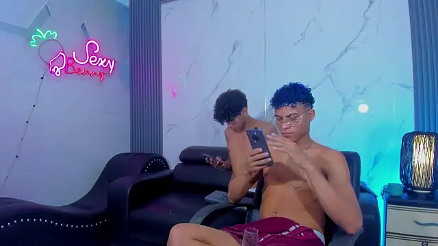 Kleyn_black live cam on StripChat