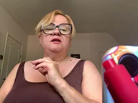 ExperiencedCurvyBelle webcam