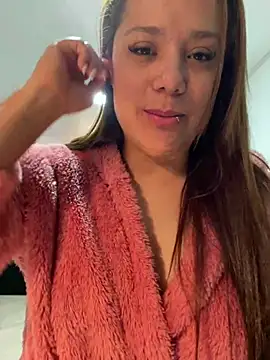 Pretty__Milf webcam