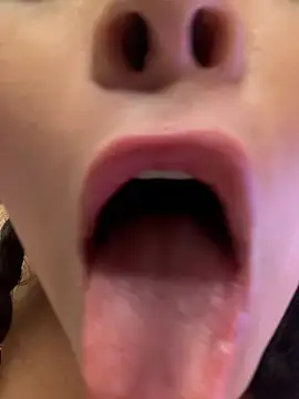 Yasmina_Noir webcam