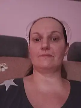 BustyLadyAlma webcam