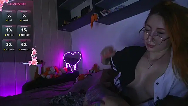 DaddysLittleSlutfox webcam