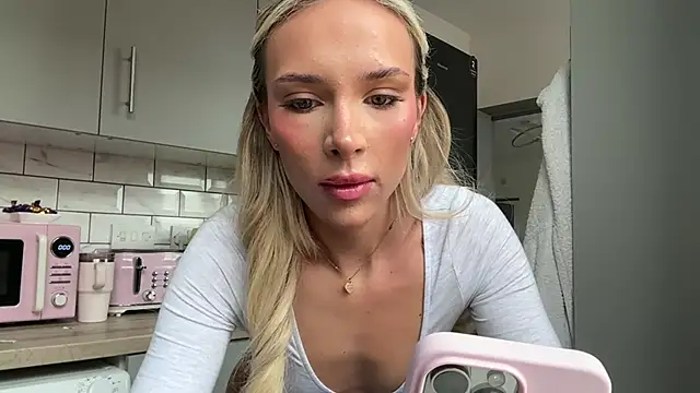 Naughtyblondex webcam