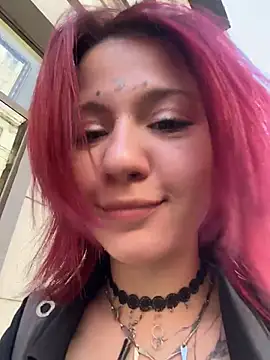 lilly__kiss (F young) - Naked ass closer | doggy on street floor