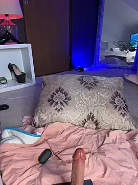 BellaKarma webcam