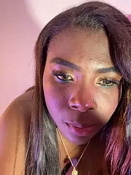 LoveQueen2 live cam on StripChat