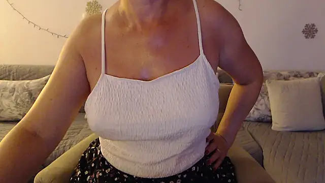 Live webcam thumbnail of YourfantasyGiuly featuring #girls and #hd