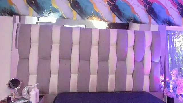 IsaDiiaz live cam on StripChat
