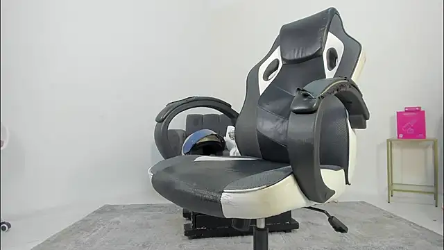 MaximusClark webcam