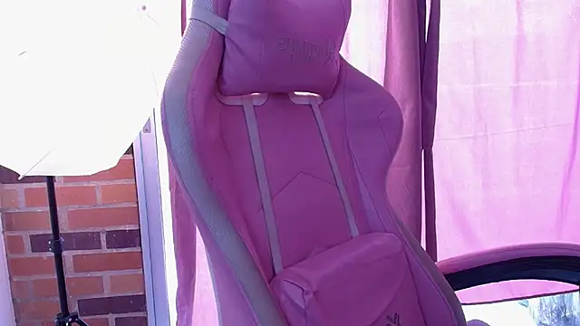Bella__storm webcam