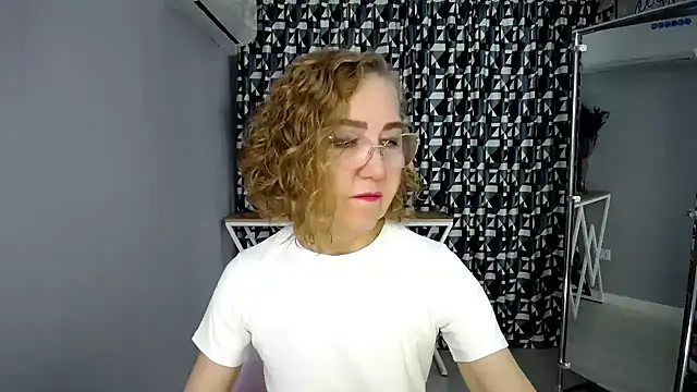queen_a_n_i webcam