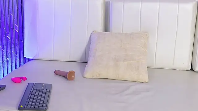 Emmy_And_Luna webcam