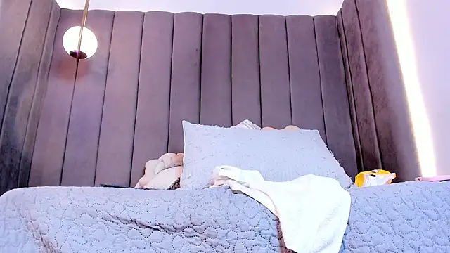 Ashley_Beaomunt webcam