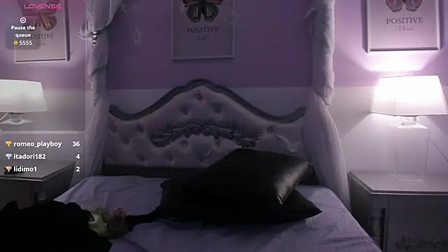 Karolay_Rose webcam