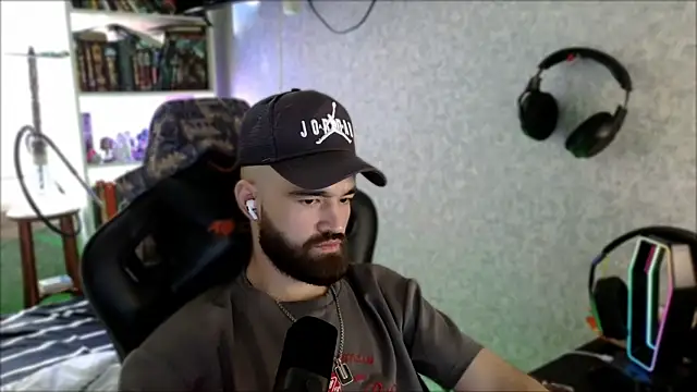 _Serious_Man webcam