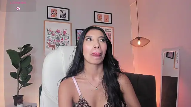 Tiffany_Low webcam