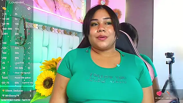 Aisha-Saadi live cam on StripChat