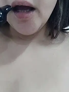 Mama_elmaleka webcam