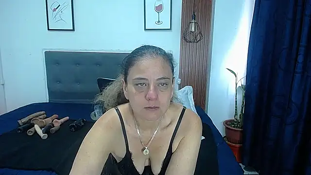 sasi_luna (F milf) - fuck with dildo for 10 minutes