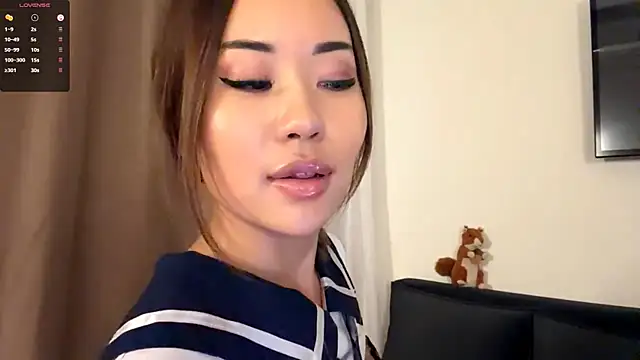 Ur_neighbor_Kira webcam