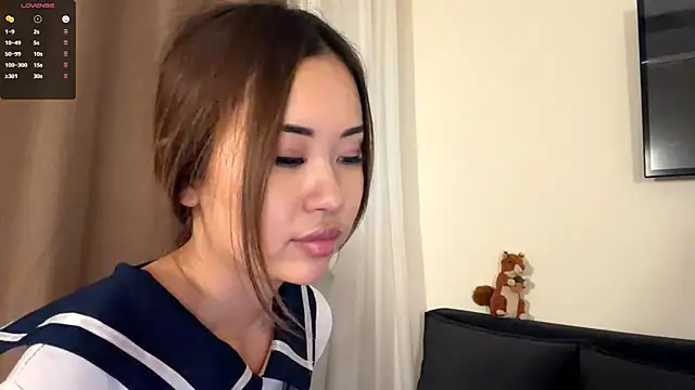 Ur_neighbor_Kira webcam