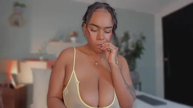 YariRose webcam