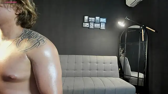 fernando_fit (M twink) - The boy cuts himself off from the audien