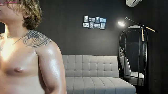fernando_fit (M twink) - The boy cuts himself off from the audien