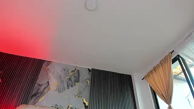CarolineFyre webcam