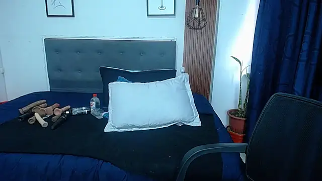 sasi_luna (F milf) - fuck with dildo for 10 minutes
