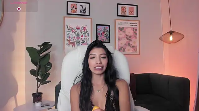 Tiffany_Low webcam