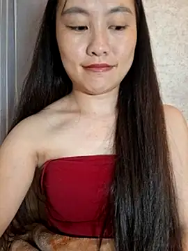 Cherry-squirtt live cam on StripChat