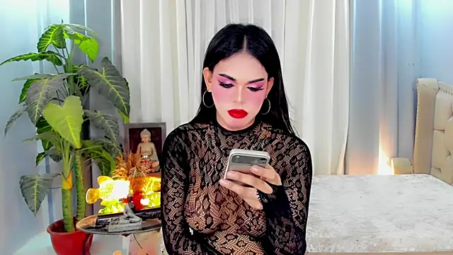 MochaliciousTransOnTop webcam
