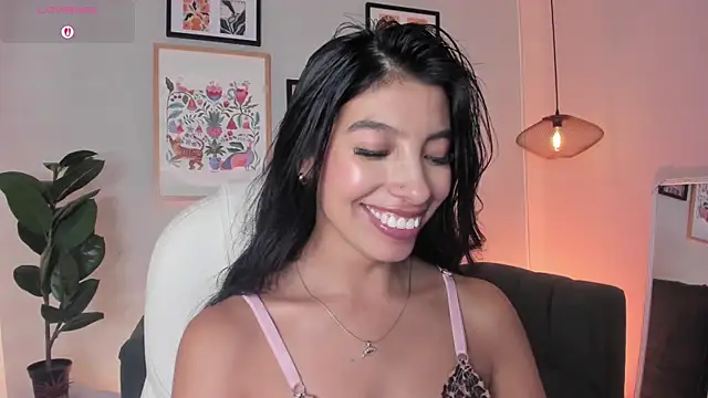 Tiffany_Low webcam